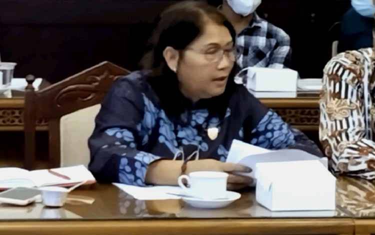 Wakil Ketua Komisi I DPRD Kalteng, Kuwu Senilawati. (FOTO: DONNY D)