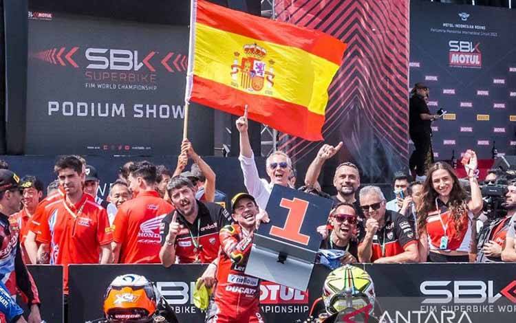 Foto arsip - Pembalap Ducati asal Spanyol Alvaro Bautista berhasil meraih podium utama pada balapan seri kedua World Superbike 2023 di Pertamina Mandalika International Circuit, NTB, Minggu (5/3/2023). ANTARA/ (Humas Kemenparekraf)