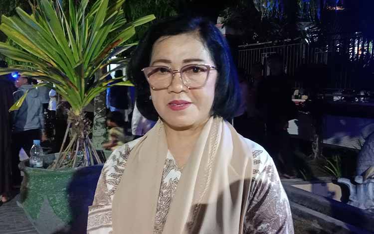 Ketua DPRD Kabupaten Kotawaringin Timur, Rinie setelah melepas pawai takbiran di depan Rumah Jabatan Bupati, Jumat, 21 April 2023. (FOTO: DEWIP)?