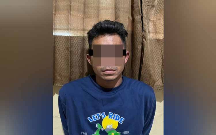 Terduga pelaku penipuan modus top up uang digital OS (FOTO Satreskrim Polresta Palangka Raya)