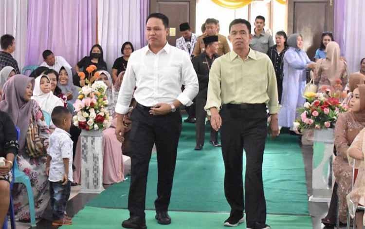 Bupati Lamandau Hendra Lesmana saat menghadiri acara pelepasan peserta didik Kelas XII SMAN 1 Nanga Bulik. (FOTO : HENDI NURFALAH)