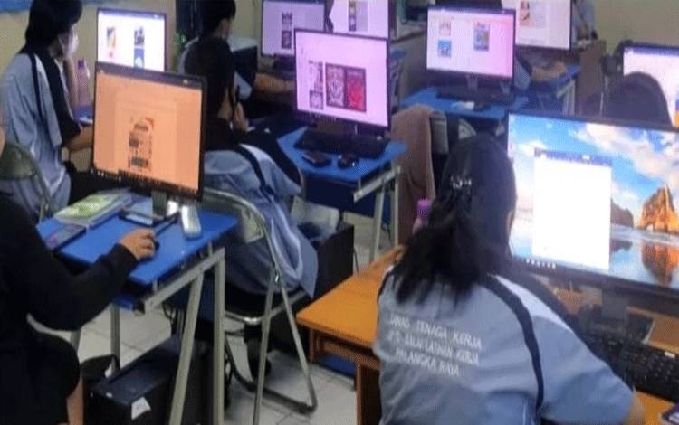 Peserta PBK tahap satu mengikuti pelatihan. (FOTO: BLKPKY)