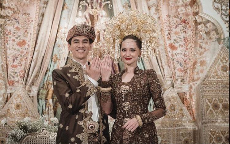 Molen Kasetra dan Enzy Storia resmi menikah pada Sabtu (20/5) di Jakarta. (ANTARA/instagram/enzystoria)