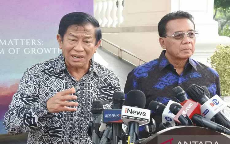 Ketua Umum DPP Persatuan Purnawirawan Angkatan Bersenjata RI (Pepabri) Jenderal TNI Purn Agum Gumelar saat ditemui di halaman Istana Kepresidenan Jakarta, Senin (22/5/2023). ANTARA/Indra Arief Pribadi