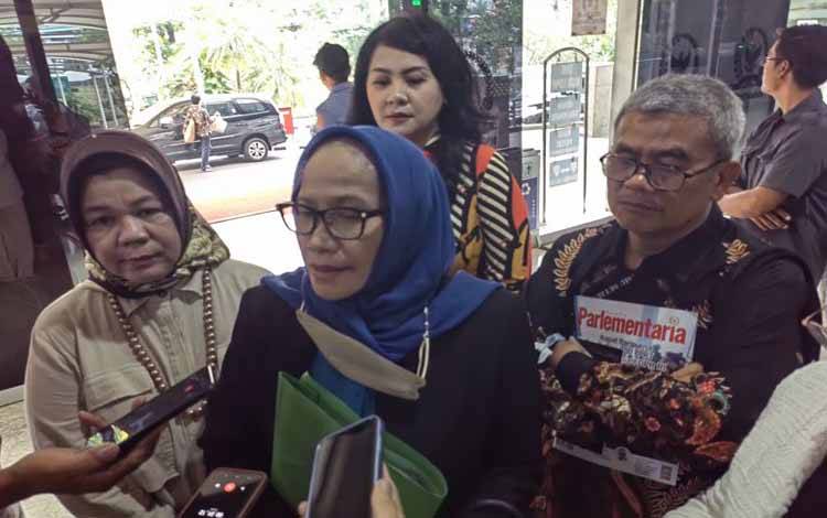 Kuasa hukum korban Srimiguna usai melaporkan aduan pelanggaran kode etik terkait KDRT terhadap istrinya berinisial M ke MKD DPR RI, Komplek Parlemen Senayan, Jakarta, Senin (22/5/2023). ANTARA/Melalusa Susthira K
