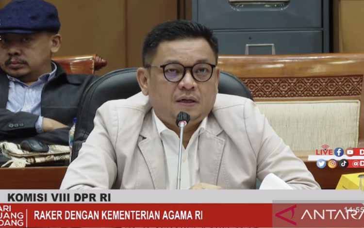 Wakil Ketua Komisi VIII DPR RI Ace Hasan Syadzily saat rapat kerja bersama Kementerian Agama di Jakarta, Selasa (23/5/2023). (ANTARA/Asep Firmansyah/Youtube-Komisi VIII DPR RI)