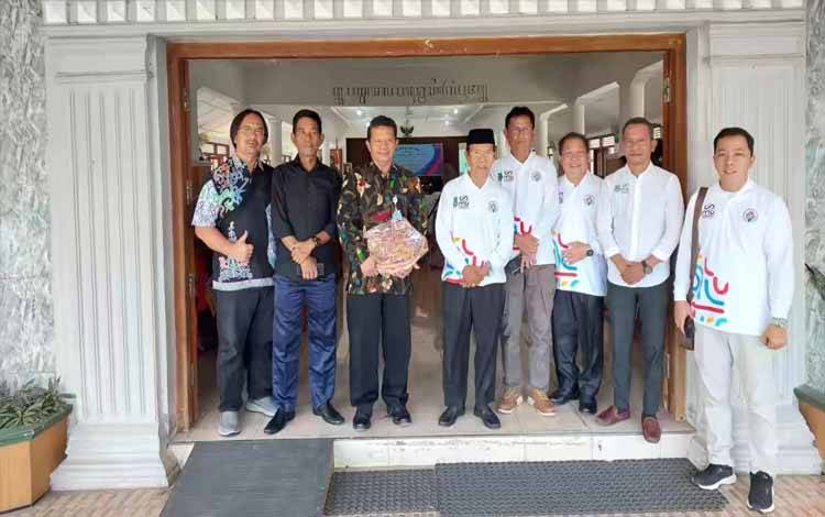 Plt Bupati Kapuas, HM Nafiah Ibnor saat lakukan kegiatan kaji tiru dan pembelajaran lapangan desa cerdas dan desa inklusi di Bantul, baru-baru ini. (FOTO: IST)