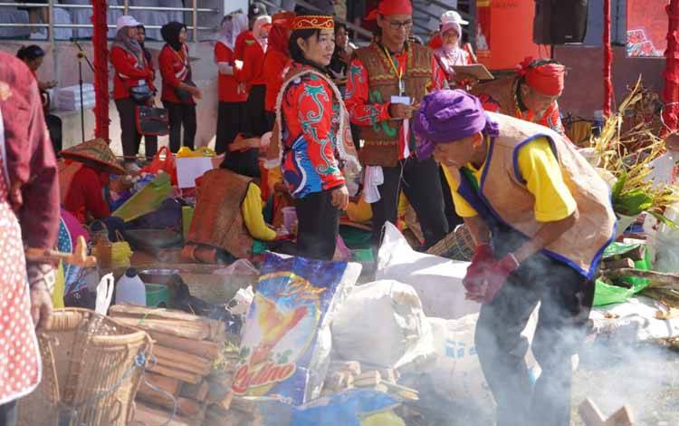Peserta Lomba Malamang di GOR Serbaguna Jl. Tjilik Riwut Palangka Raya, Kamis 25 Mei 2023. (FOTO: IST)