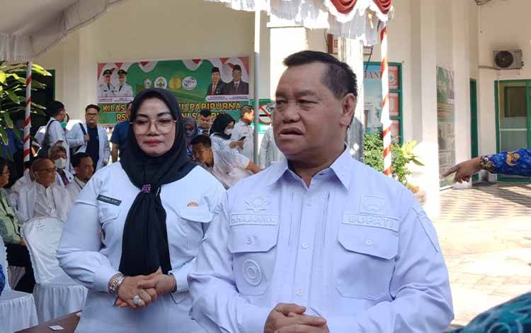 Bupati Kotawaringin Timur Halikinnor (Kanan). (FOTO: DEWIP)