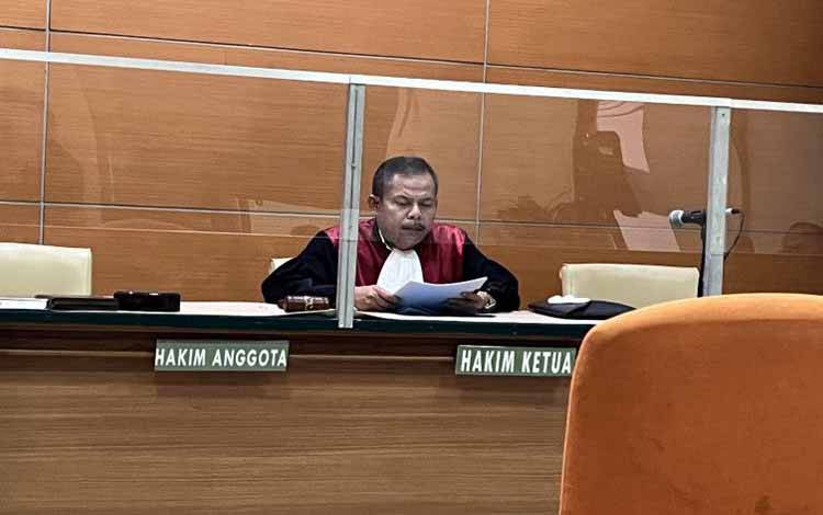 Hakim tunggal Pengadilan Negeri Jakarta Selatan Afrizal Hadi dalam sidang putusan perkara 36/Pid.Pra/2023/PN JKT.SEL di Pengadilan Negeri Jakarta Selatan, di Jakarta, Rabu (31/5/2023). ANTARA/Putu Indah Savitri.