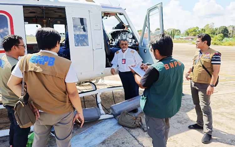 Helikopter water bombing di Palangka Raya, Minggu (11/6/2023). ANTARA/HO-BPBPK Kalteng