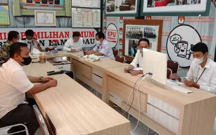 Komisi Pemilihan Umum Kabupaten Lamandau menggelar rapat pleno rutin, berbagai persiapan dibahas sebelum penatapan DPT. (FOTO : HENDI NURFALAH)