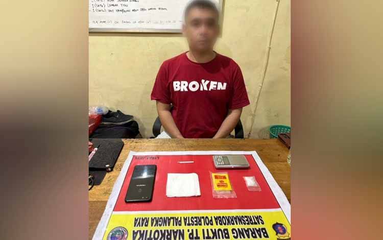 ML saat diamankan oleh Satresnarkoba Polresta Palangka Raya. (Foto: Satresnarkoba Polresta Palangka Raya)