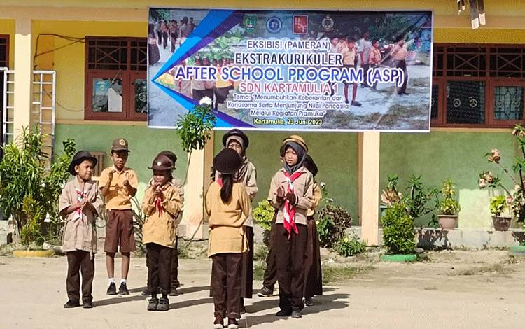 Pelajar SDN Kartamulia 1 mengikuti kegiatan Eksibisi Ekstrakurikuler After School Program (ASP), Jumat, 23 Juni 2023. (FOTO:NORHASANAH)