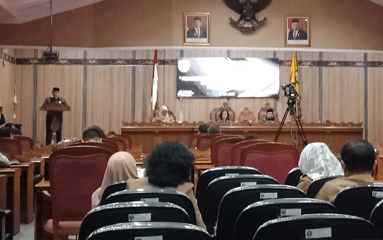 Anggota Fraksi PAN DPRD Kabupaten Kotawaringin Timur Ardiansyah saat menyampaikan pendapat akhir fraksi. (FOTO: DEWIP)?