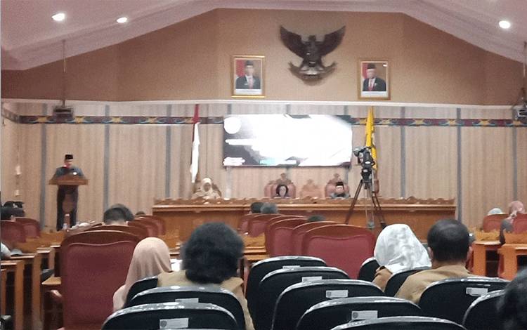 Anggota Fraksi PAN DPRD Kotim Ardiansyah saat menyampaikan pendapat akhir fraksi. (FOTO: DEWIP)?
