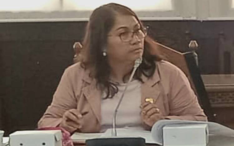 Wakil Ketua Komisi I DPRD Kalteng, Kuwu Senilawati. (FOTO: DONNY D)
