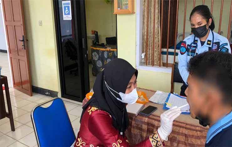 Pengambilan sampel gigi dan mulut WBP Rutan Kapuas, Sabtu, 1 Juli 2023. (FOTO: IST)