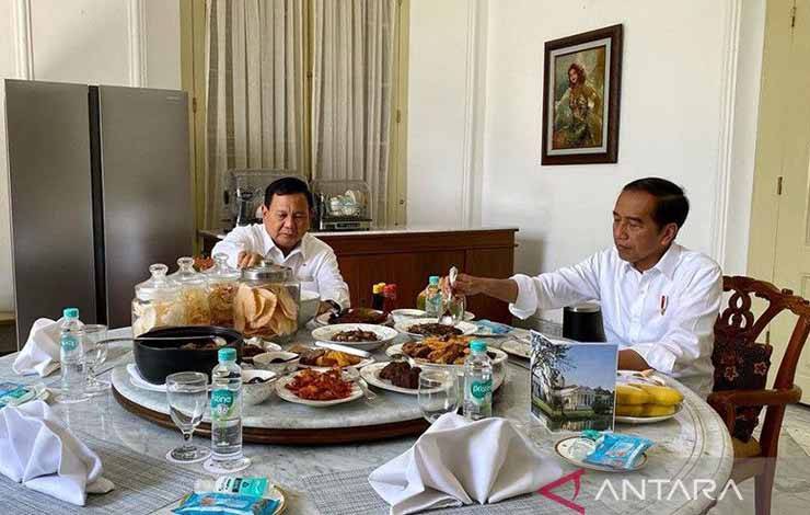 Arsip foto - Momen santap siang antara Prabowo Subianto (kiri) bersama Joko Widodo di Istana Bogor, Jawa Barat, Minggu (18/6/2023). ANTARA/Instagram/@prabowo/aa.