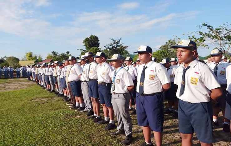 Siswa SMAN 5 Palangka Raya mengikuti upacara bendera tahun ajaran baru. (FOTO: Rilis SMAN 5 Palangka Raya)