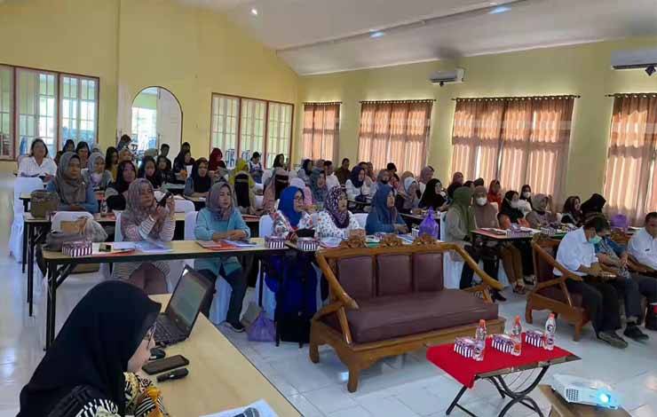 Para Pelaku Usaha Industri Rumah Tangga Pangan di Kapuas Ikuti Bimtek Keamanan Pangan. (FOTO: IST)