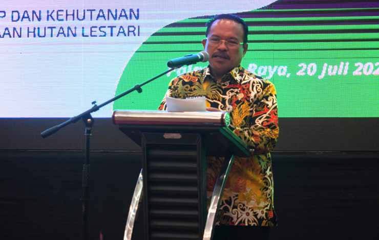 Sekretaris Daerah Provinsi Kalteng H. Nuryakin saat menyampaikan sambutannya dalam Sosialisasi Perdagangan Karbon Sektor Kehutanan wilayah Provinsi Kalteng, bertempat di M Bahalap Hotel Palangka Raya, Kamis, 20 Juli 2023. (FOTO: IST)