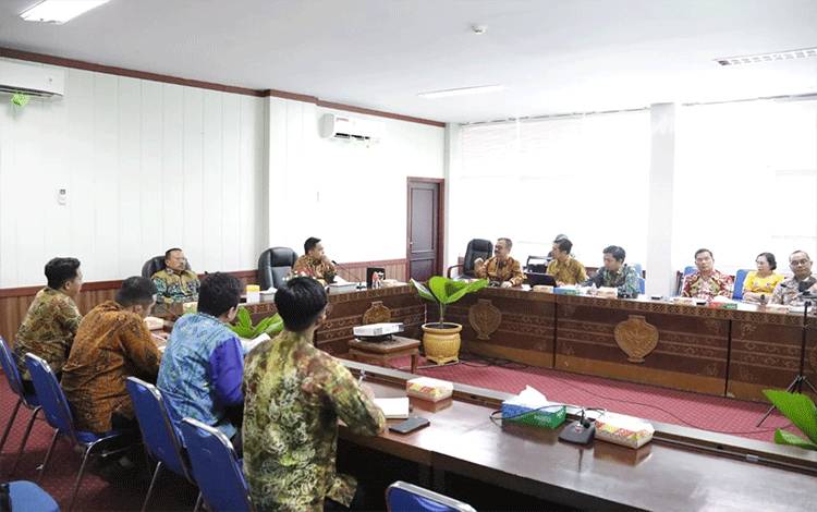 Audiensi Peluang Kerjasama YHC dengan Pemprov Kalteng di Ruang Rapat Bajakah Lantai II Kantor Gubernur Kalteng, Kamis, 27 Juli 2023. (FOTO: FERRY)