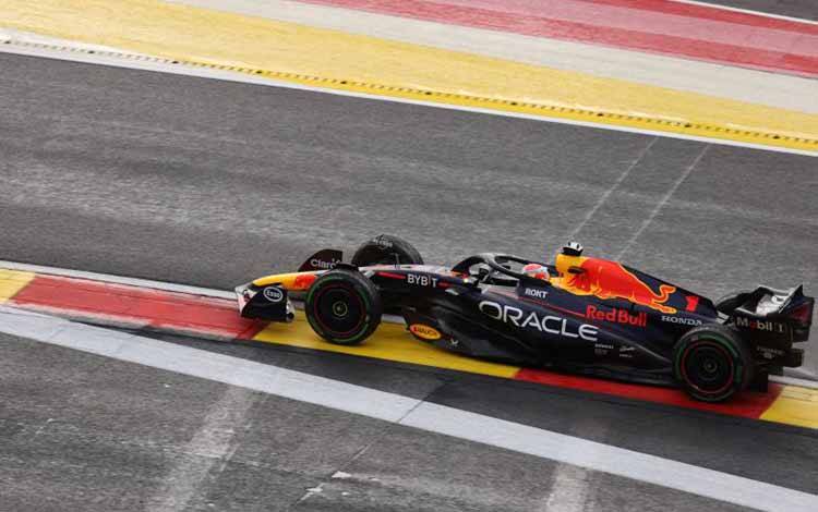 Pebalap Red Bull Racing Max Verstappen saat memacu mobilnya di sesi kualifikasi F1 GP Belgia, di Sirkuit Spa-Francorchamps pada 28 Juli 2023. ANTARA/AFP/SIMON WOHLFAHRT