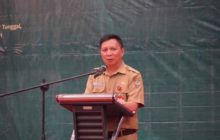 Sahli Gubernur Kalteng Bidang KSDM Suhaemi saat menyampaikan sambutannya saat Pelatihan bagi SDM Perkebunan Kelapa Sawit Kabupaten Kotawaringin Timur dan Kotawaringin Barat di Palangka Raya, Senin 31 Juli 2023. (FOTO:ARIF W)