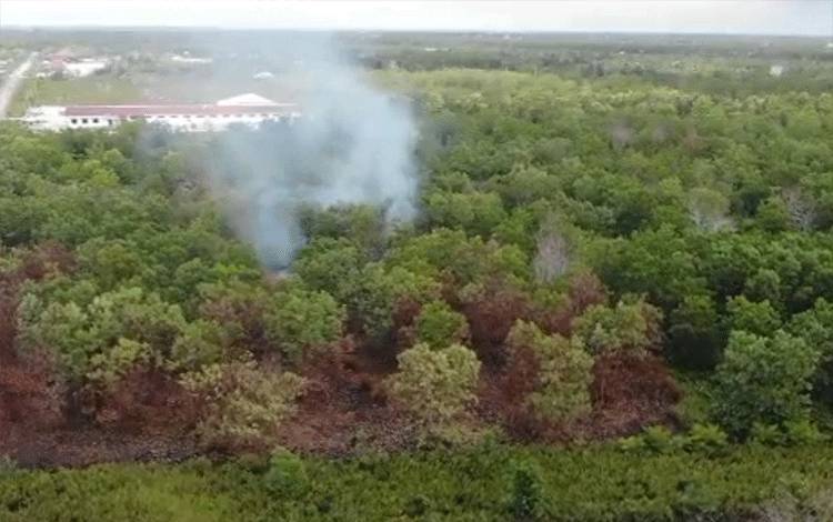 ?Pantauan kebakaran hutan dan lahan menggunakan drone di wilayah Karangan Palangka Raya. (FOTO: PUSDALOPS KALTENG)