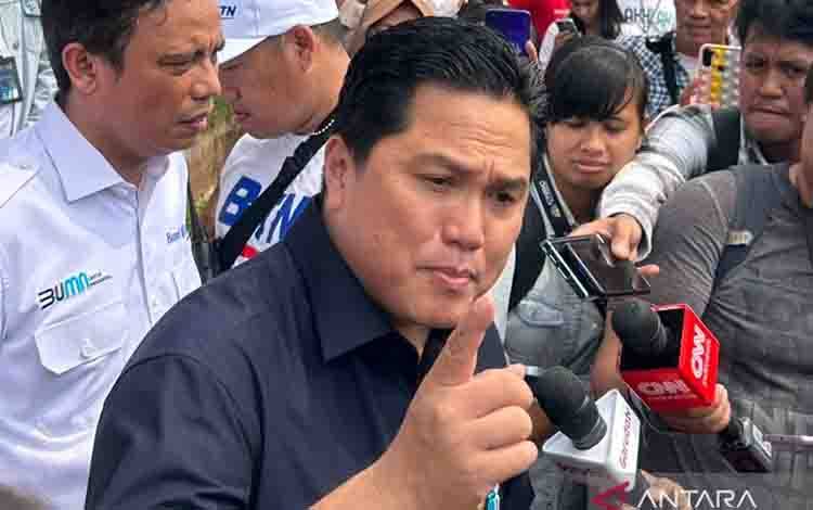 Menteri Badan Usaha Milik Negara (BUMN) Erick Thohir usai menghadiri Akad KPR Massal di Tangerang, Banten, Selasa (8/8/2023). ANTARA/Maria Cicilia Galuh