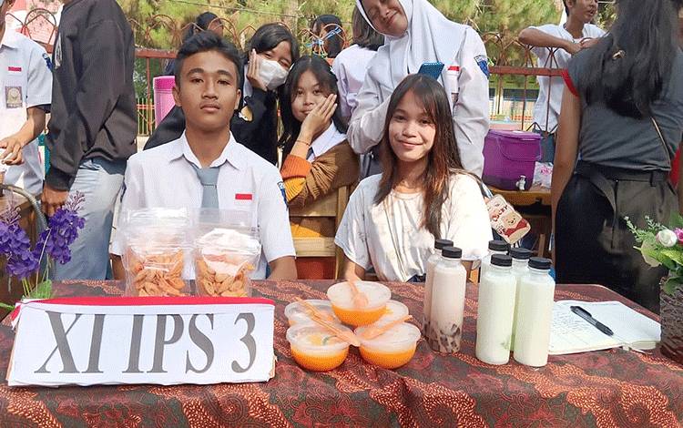 Bazar kuliner di SMA Negeri 1 Tamiang Layang Kabupaten Barito Timur, Selasa, 15 Agustus 2023. (FOTO: IST)