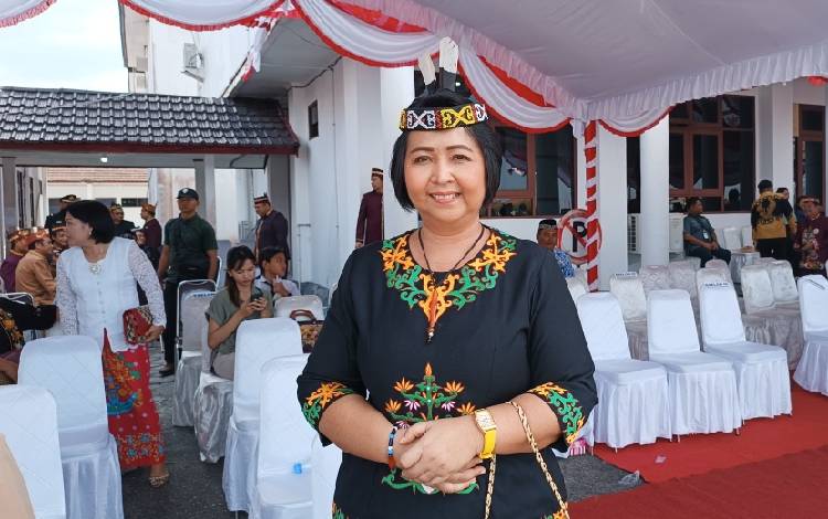 Ketua Komisi III DPRD Gunung Mas Iceu Purnamasari usai mengikuti upacara HUT ke-78 Kemerdekaan RI, Kamis, 17 Agustus 2023. (FOTO: RISKA YULYANA)