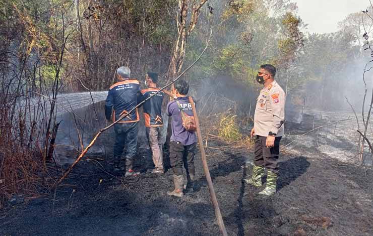 Tim gabungan TNI, Polri BPBD Damkar, Relawan Matabu Jaya dan Sulung Rescue berhasil mengendalikan karhutla di Desa Pulau Patai Kabupaten Barito Timur, Kamis, 24 Agustus 2023. (FOTO: BOLE MALO)