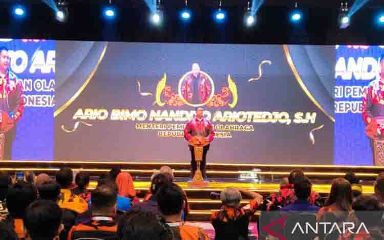 Menteri Pemuda dan Olahraga Dito Ariotedjo memberikan paparan dalam acara Munas III Sapma Pemuda Pancasila di Bandung, Jumat (25/8/2023). (ANTARA/Ricky Prayoga)