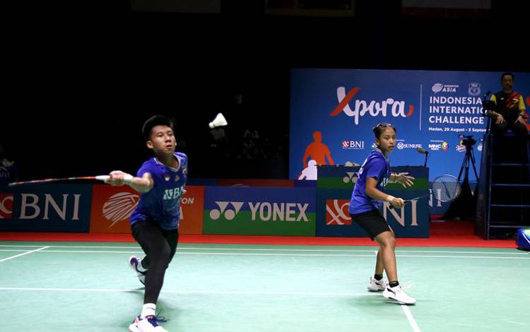 Marwan FAZA & Jessica Maya RISMAWARDANI saat bertanding Partai Final Ganda Campuran di kejuaraan Xpora Indonesia International Challenge di GOR Bulutangkis Pancing Medan, Minggu, 3 September 2023