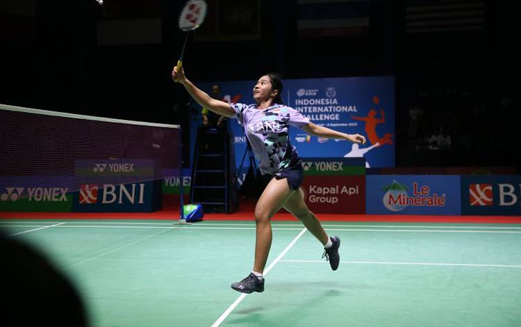 Ester Nurumi Tri WARDOYO saat bertanding Partai Final Tunggal Putri di kejuaraan Xpora Indonesia International Challenge di GOR Bulutangkis Pancing Medan, Minggu, 3 September 2023