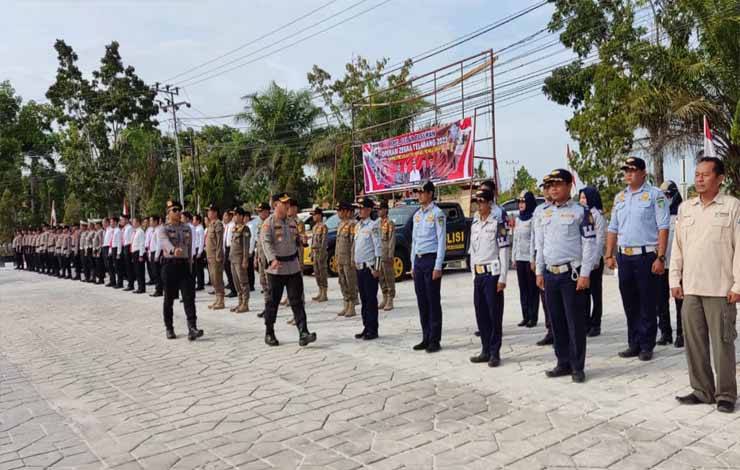 Pelaksanaan apel gelar pasukan Operasi Zebra Telabang di halaman Mapolres Sukamara, Senin, 4 Agustus 2023. (FOTO:NORHASANAH)