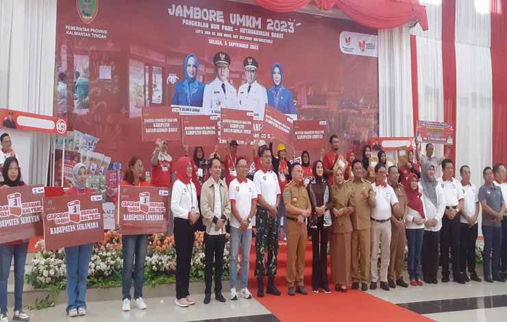 Kehadiran Gubernur Kalteng, H. Sugianto Sabran dalam membuka secara resmi acara Jambore UMKM Kalteng 2023 di Wilayah Barat di Kabupaten Kobar, Selasa, 5 September 2023 (FOTO: NURITA)