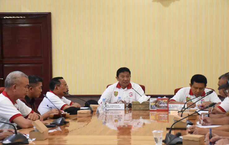 Wakil Gubernur Kalteng, Edy Pratowo saat mengikuti rapat persiapan MTQ di Pangkalan Bun. (FOTO: SETDA KALTENG)