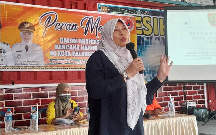 Kepala Bidang Pengendalian Pencemaran dan Kerusakan Lingkungan (PPKL), DLH Provinsi Kalimantan Tengah, Merty Ilona (Foto: Marini)