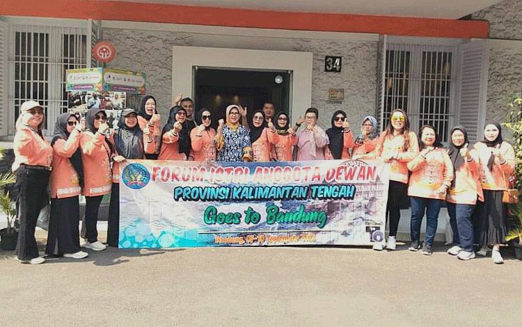 Kegiatan Kunjungan Fisdawan Kalteng ke Dekranasda Kota Bandung, Provinsi Jabar, baru-baru ini. (FOTO: DPRD KALTENG)