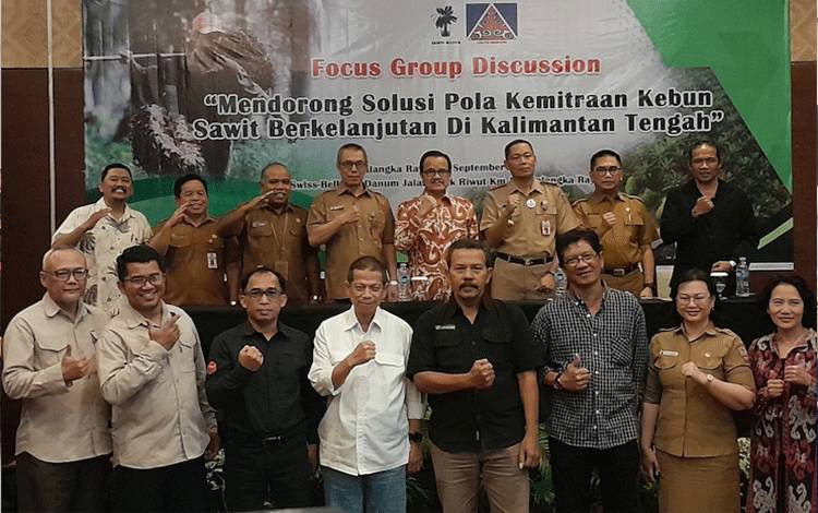 Foto bersama pejabat Pemprov Kalteng bersama Anggota DPD RI dan seluruh pejabat pemerintahan kabupaten/kota Kalteng, Selasa, 12 September 2023 (Marini)