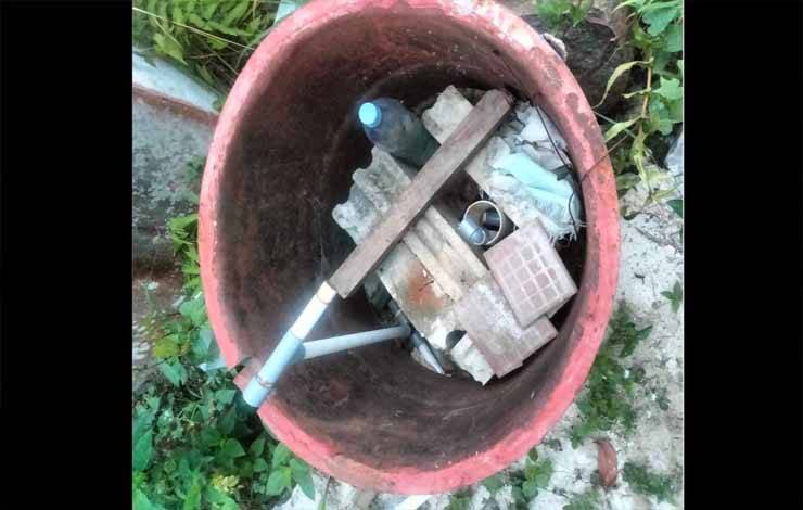 Tampak mesin Pompa Air hilang di lokasi sumur bor milik Ella Hayani. (Foto : Ella Hayani)