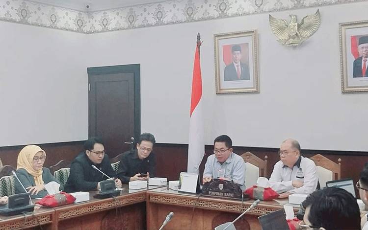 Ketua DPRD Kota Palangka Raya H Wiyatno saat menerima audiensi Yayasan Hasnur Center (Foto : IST)