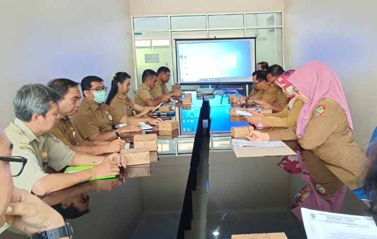 Peserta Rakor Persiapan Evaluasi di Ruang Rapat Biro Organisasi Setda Provinsi Kalteng, Selasa, 19 September 2023. (FOTO: ROORG)