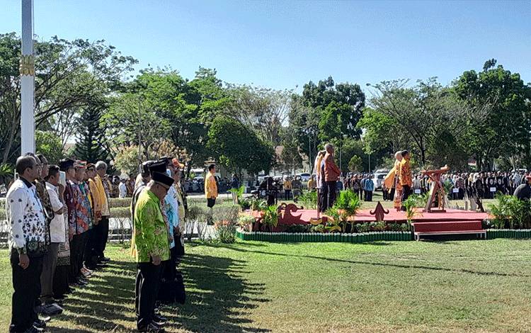 Apel besar syukuran 5 tahun kepemimpinan Wali Kota Palangka Raya Fairid Naparin dan Wakilnya Umi Mastikah. (FOTO: HENDRI)