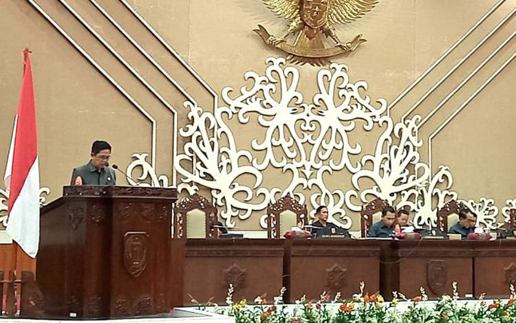 Pelaksanaan Rapat Paripurna DPRD Kalteng ke 2 masa persidangan III tahun 2023 dengan agenda mendengarkan pemandangan umum fraksi pendukung dewan terhadap 3 Raperda Inisiatif DPRD Kalteng, Rabu sore, 20 September 2023. (FOTO: DPRD KALTENG)
