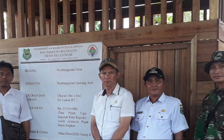 Tim Kecamatan Bataguh saat lakukan monev di Desa Sei Lunuk. (FOTO: IST)
