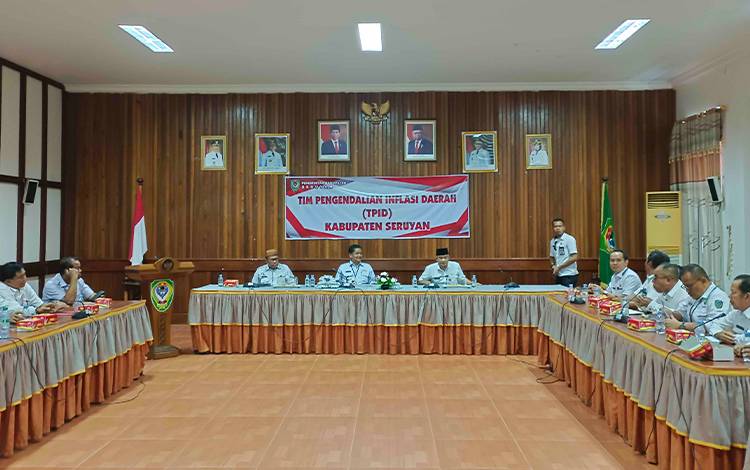 Pj Bupati Seruyan Djainuddin Noor melaksanakan Rakor bersama pimpinan SOPD di lingkungan Pemkab Seruyan, Rabu, 27 September 2023. (FOTO: FAHRUL)